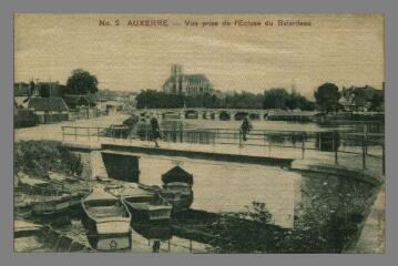 1 vue  - n° 2. Auxerre. Vue prise de L\'Écluse du Bâtardeau (ouvre la visionneuse)