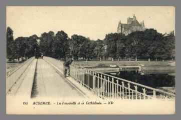 1 vue 195. Auxerre. La Passerelle et la Cathédrale