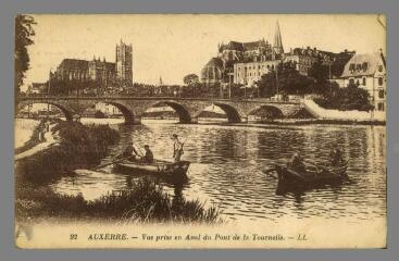 1 vue  - 92. Auxerre. Vue prise en aval du Pont de la Tournelle (ouvre la visionneuse)