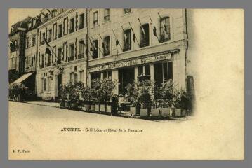 1 vue Auxerre. Café Léon et Hôtel de la Fontaine
