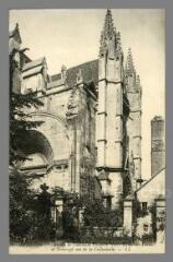 1 vue 31. Auxerre. Ruines de l'ancienne chapelle Notre-Dames des Vertus et Transept Sud de la Cathédrale