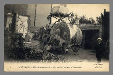 1 vue 8. Auxerre. Retraite illuminée du 2 août 1908 : l'Accident d'Automobile