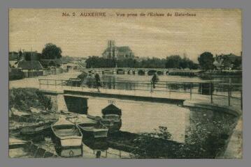 1 vue - n° 2. Auxerre. Vue prise de L\'Écluse du Bâtardeau (ouvre la visionneuse)
