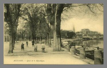 1 vue - Auxerre. Quai de la République (ouvre la visionneuse)