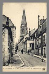 1 vue 61. Auxerre. La rue Cochois et le clocher Saint-Germain