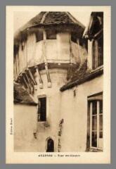 1 vue - Auxerre. Tour des Consuls (ouvre la visionneuse)