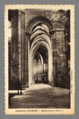 1 vue - Auxerre. La cathédrale (ouvre la visionneuse)