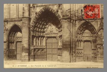 1 vue - 2. Auxerre. Les Portails de la Cathédrale (ouvre la visionneuse)