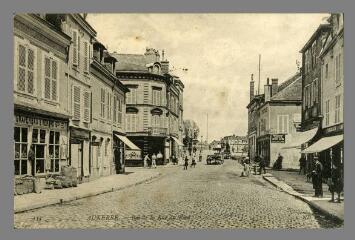 1 vue - 135. Auxerre. Bas de rue du Pont (ouvre la visionneuse)