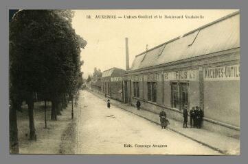 1 vue - Auxerre. Usines Guilliet et le Boulevard Vaulabelle (ouvre la visionneuse)