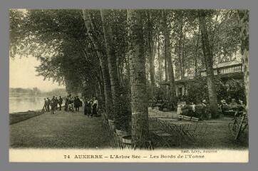 1 vue 74. Auxerre. L'Arbre Sec, les bords de l'Yonne
