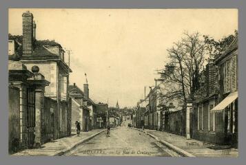1 vue - 81. Auxerre. La rue de Coulanges (ouvre la visionneuse)