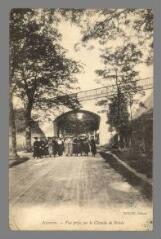 1 vue - Auxerre. Vue prise sur le chemin de ronde (ouvre la visionneuse)