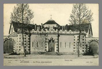 1 vue - 122. Auxerre. La Prison départementale (ouvre la visionneuse)