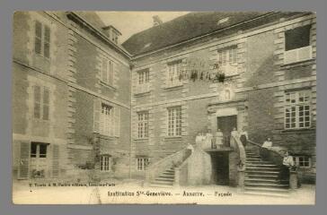 1 vue - Institution Sainte-Geneviève. Auxerre. Façade (ouvre la visionneuse)