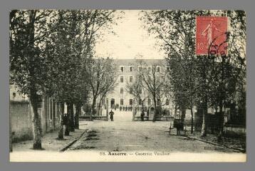 1 vue - 58. Auxerre. Caserne Vauban (ouvre la visionneuse)