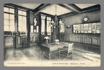 1 vue - Lycée de Jeunes Filles. Auxerre. Parloir (ouvre la visionneuse)
