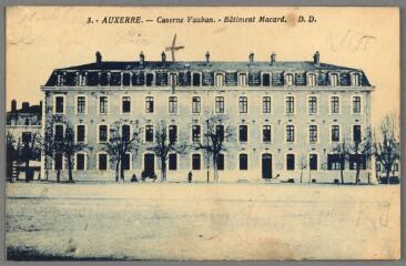 1 vue - 3. Auxerre. Caserne Vauban. Bâtiment Macard. (ouvre la visionneuse)