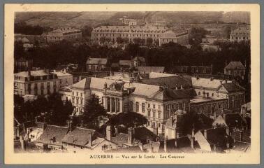 1 vue - Auxerre. Vue sur le lycée. Les casernes. (ouvre la visionneuse)
