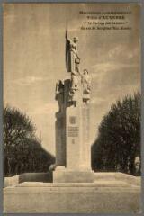 1 vue - Monument commémoratif Ville d\'Auxerre. \'Le partage des lauriers\' Œuvre du sculpteur Max Blondat. (ouvre la visionneuse)