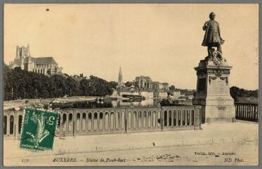 1 vue - 159. Auxerre. Statue de Paul Bert. (ouvre la visionneuse)