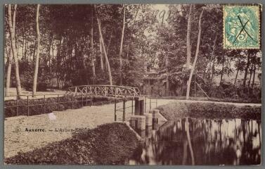 1 vue - 30. Auxerre. L\'Arbre Sec. (ouvre la visionneuse)