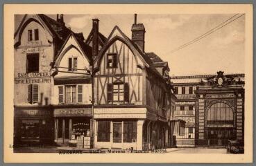 1 vue - Auxerre. Vieilles maisons place du Marché. (ouvre la visionneuse)