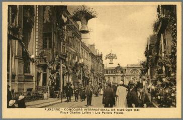 1 vue - Auxerre. Concours international de musique 1934. Place Charles Lefère. Les paniers fleuris. (ouvre la visionneuse)